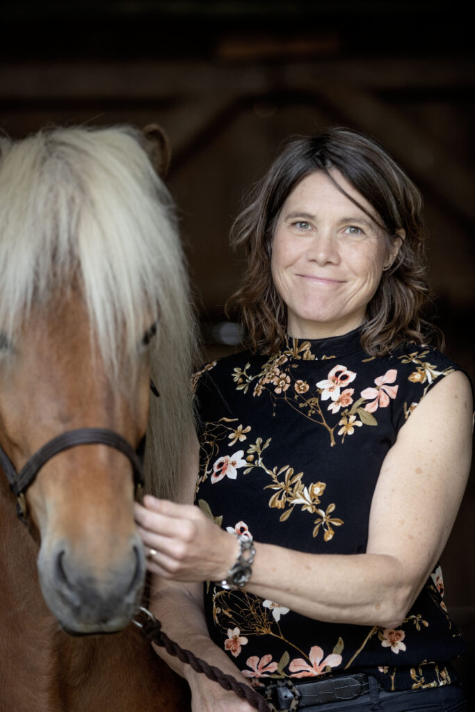 B-instruktør Louise Mølbak underviser på rideterapi uddannelsen hos Skolen for Rideterapi